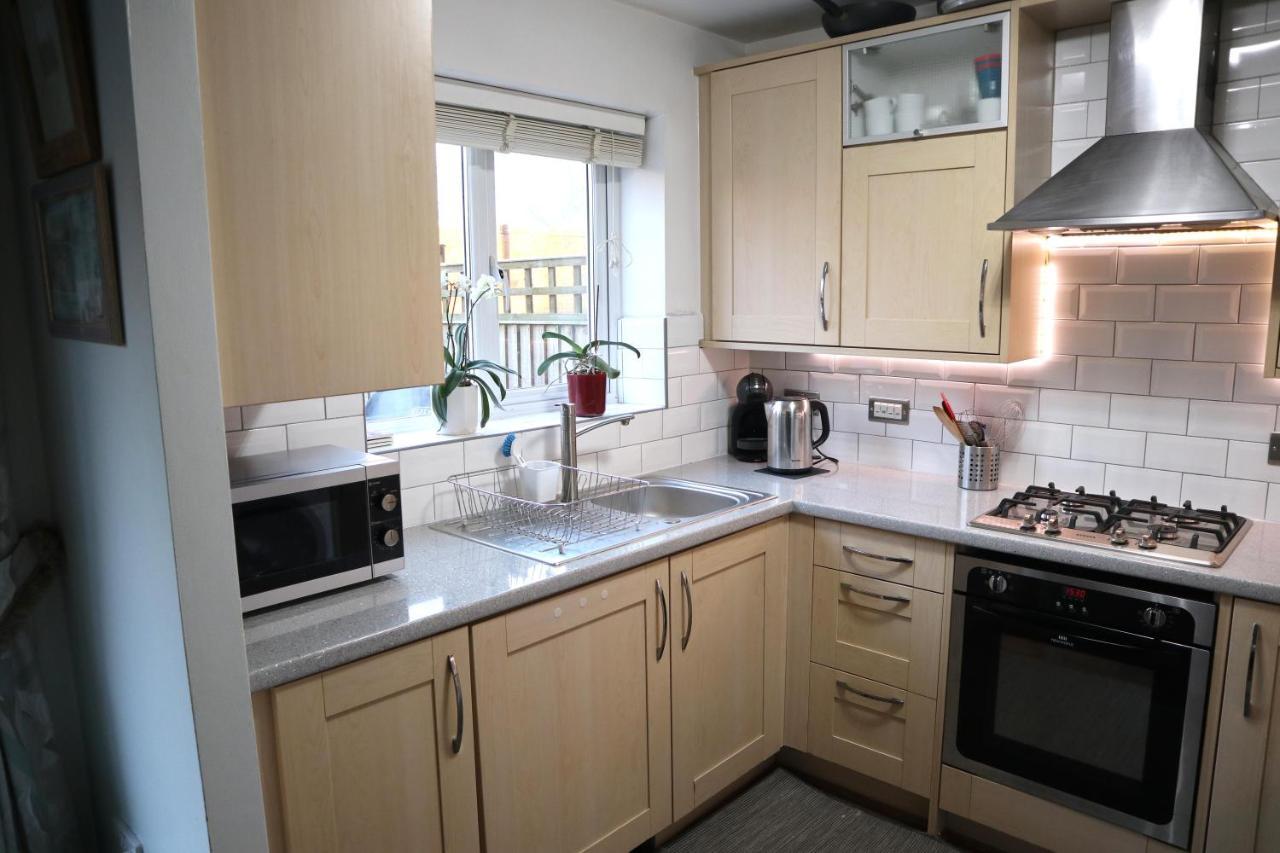 In Our Liverpool Home Sleeps 5 In 2 Double & 1 Single Bedrooms エクステリア 写真