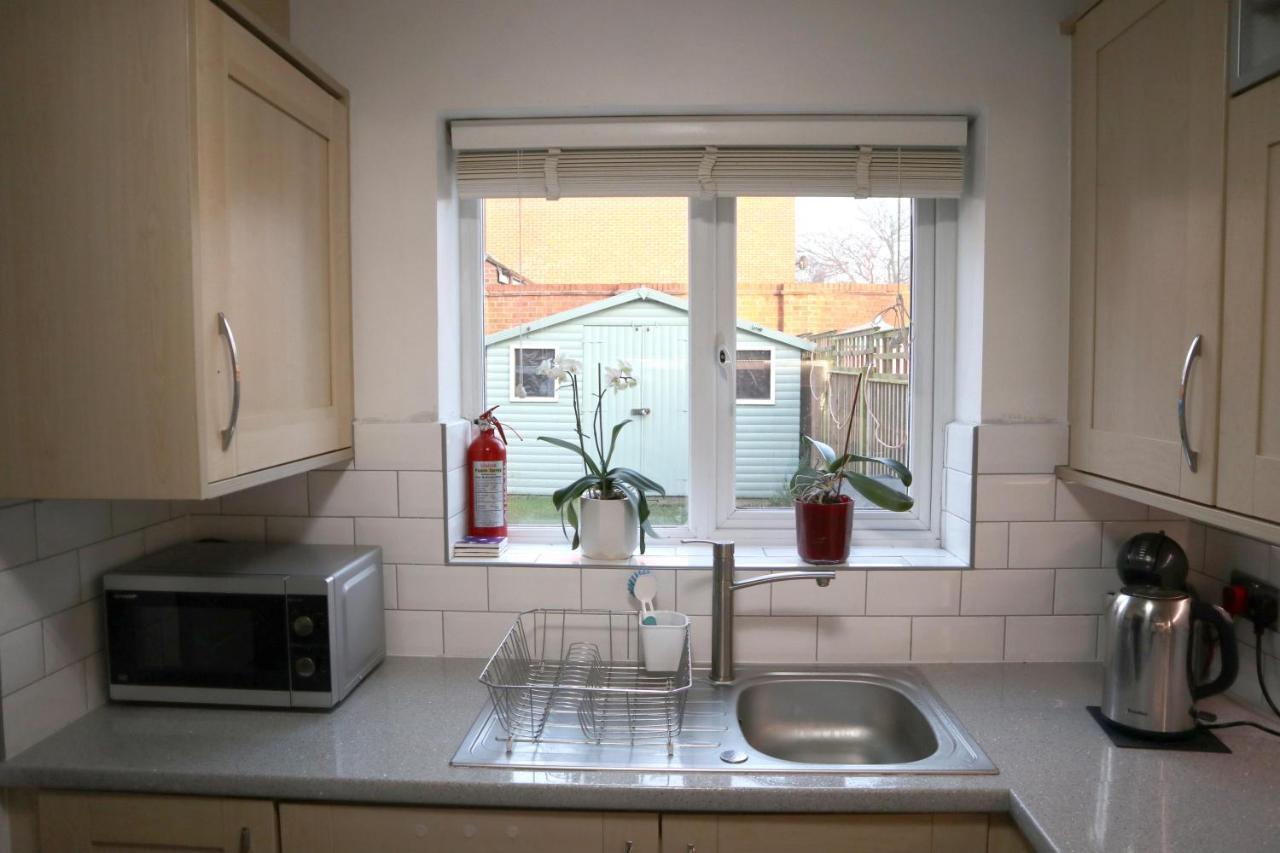 In Our Liverpool Home Sleeps 5 In 2 Double & 1 Single Bedrooms エクステリア 写真