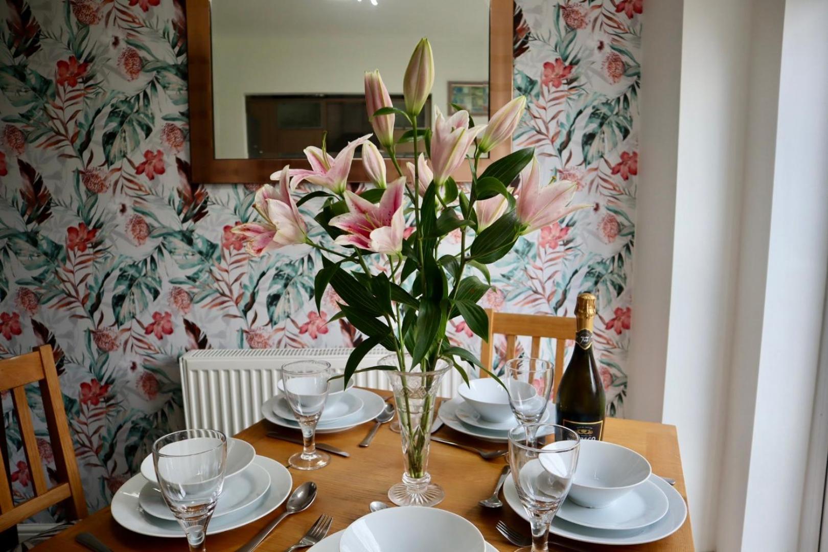In Our Liverpool Home Sleeps 5 In 2 Double & 1 Single Bedrooms エクステリア 写真