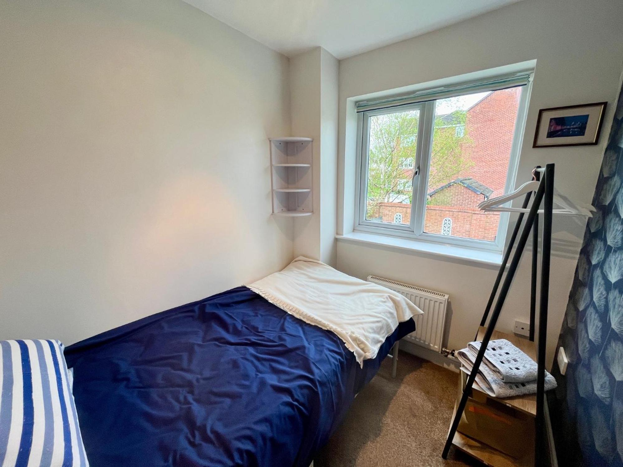 In Our Liverpool Home Sleeps 5 In 2 Double & 1 Single Bedrooms エクステリア 写真