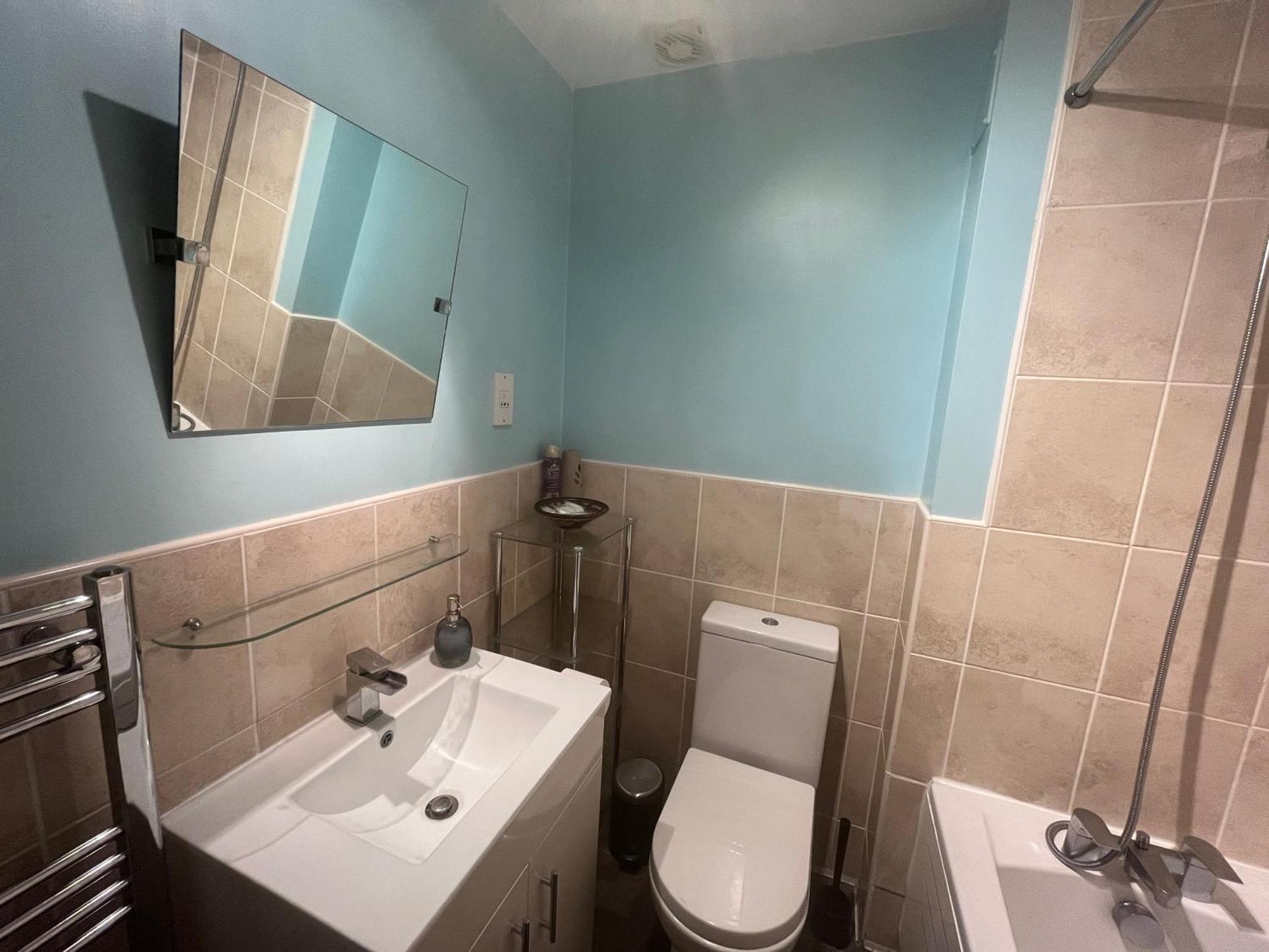 In Our Liverpool Home Sleeps 5 In 2 Double & 1 Single Bedrooms エクステリア 写真